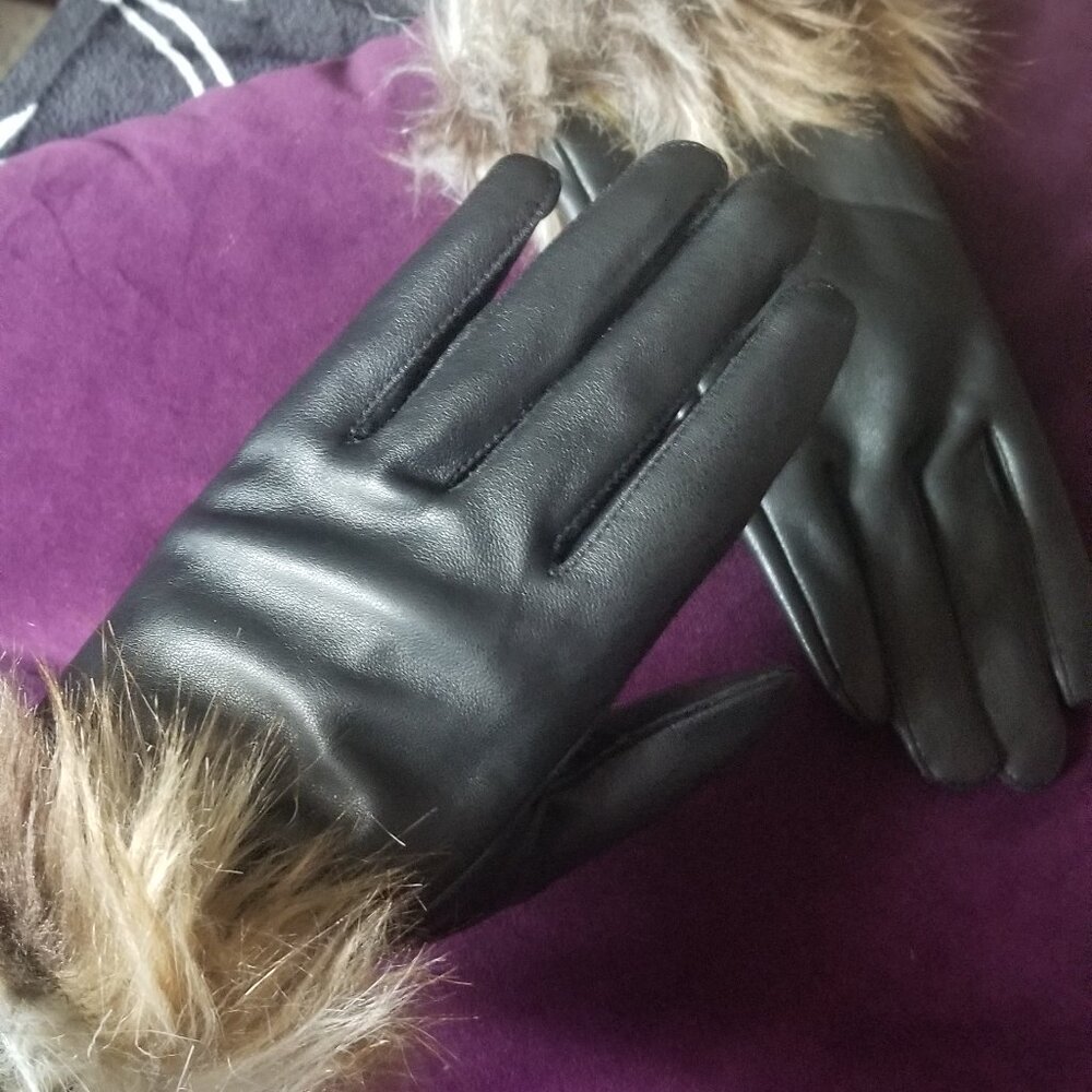 💋3/$20 Faux fur/leather gloves
